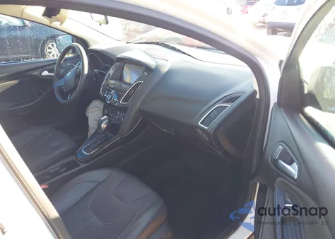 2015 Ford Focus Titanium из США, поврежденный, VIN 1FADP3J20FL300536